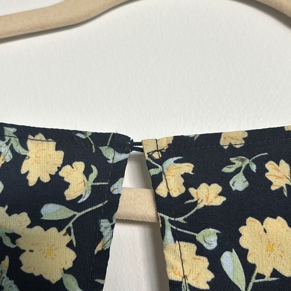 LUSH small floral crop top with tie and button clasp back - only worn once! - Picture 4 of 4